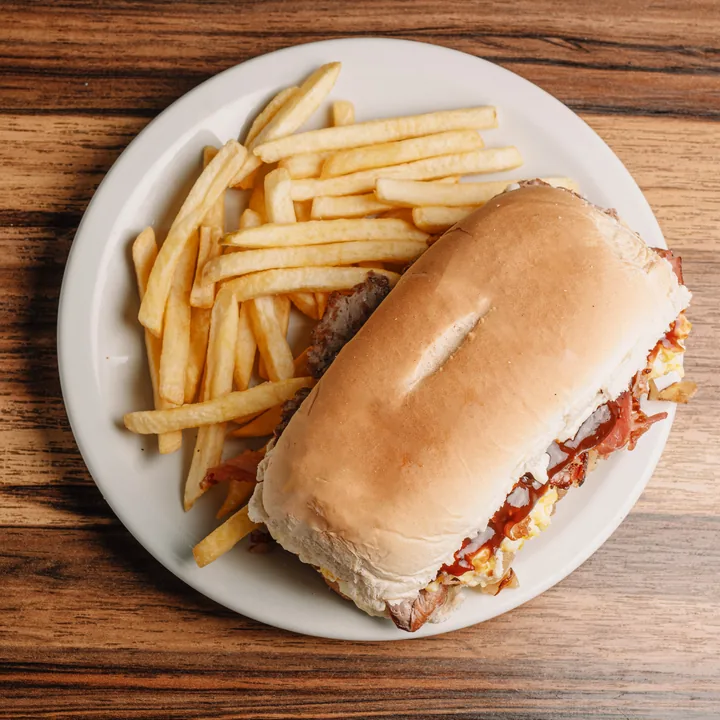 Lomito con papas fritas